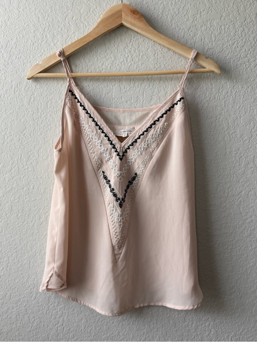 41 Hawthorn Pale Blush‎ Embroidered V-Neck Camisole